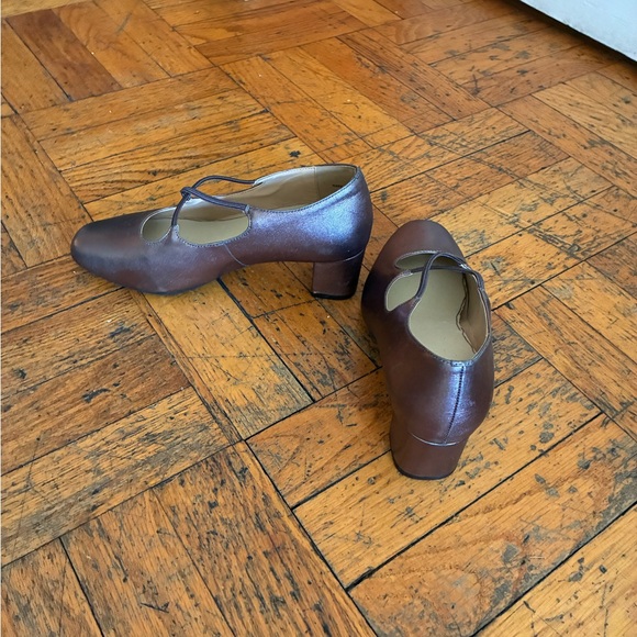 trotters stack heel worn twice
bronze color